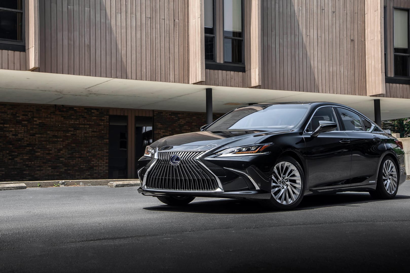 Japanische Luxuslimousine: Lexus will den ES 300h mit Hybridantrieb ab Januar 2019 auch in Europa verkaufen.