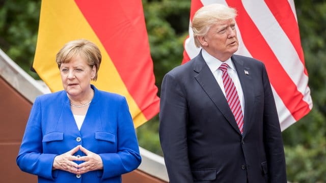 So könnte es in Kanada wieder aussehen: Bundeskanzlerin Angela Merkel und US-Präsident Donald Trump beim G7-Gipfel in Italien ohne Blickkontakt. So könnte es in Kanada wieder aussehen: Bundeskanzlerin Angela Merkel und US-Präsident Donald Trump beim G7-Gipfel in Italien ohne Blickkontakt.