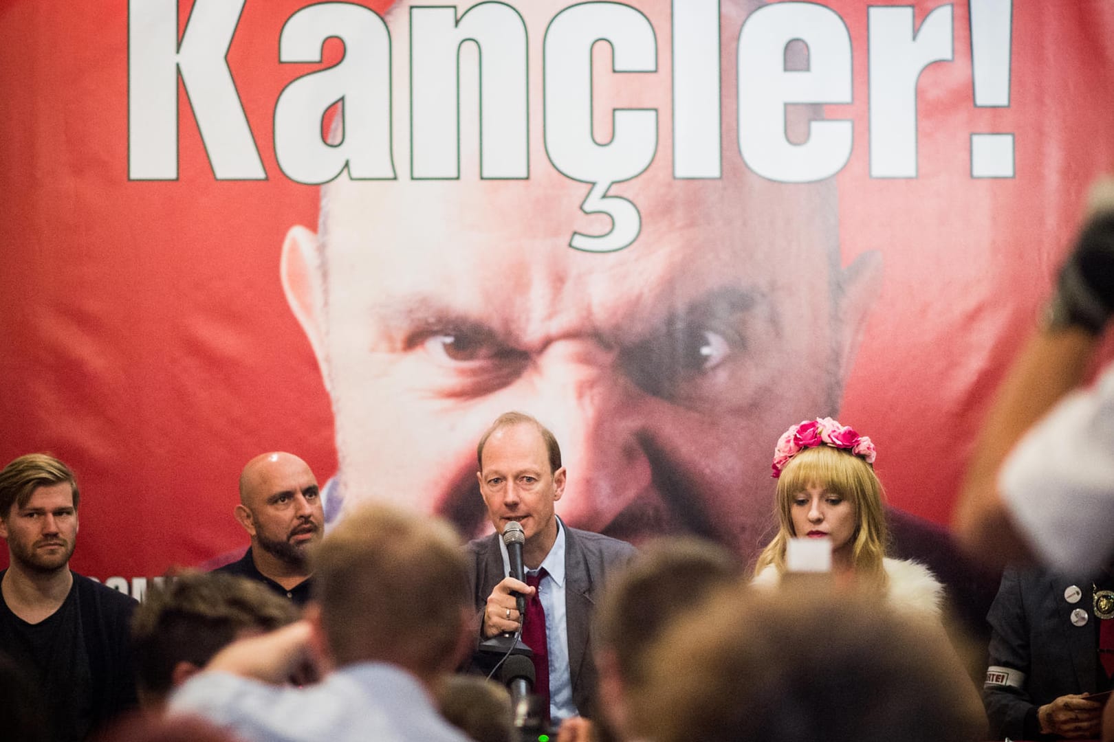 Pressekonferenz der "Die Partei" vor der Bundestagswahl 2017: Martin Sonneborn (M.) sitzt für die Satiriker im Europaparlament.
