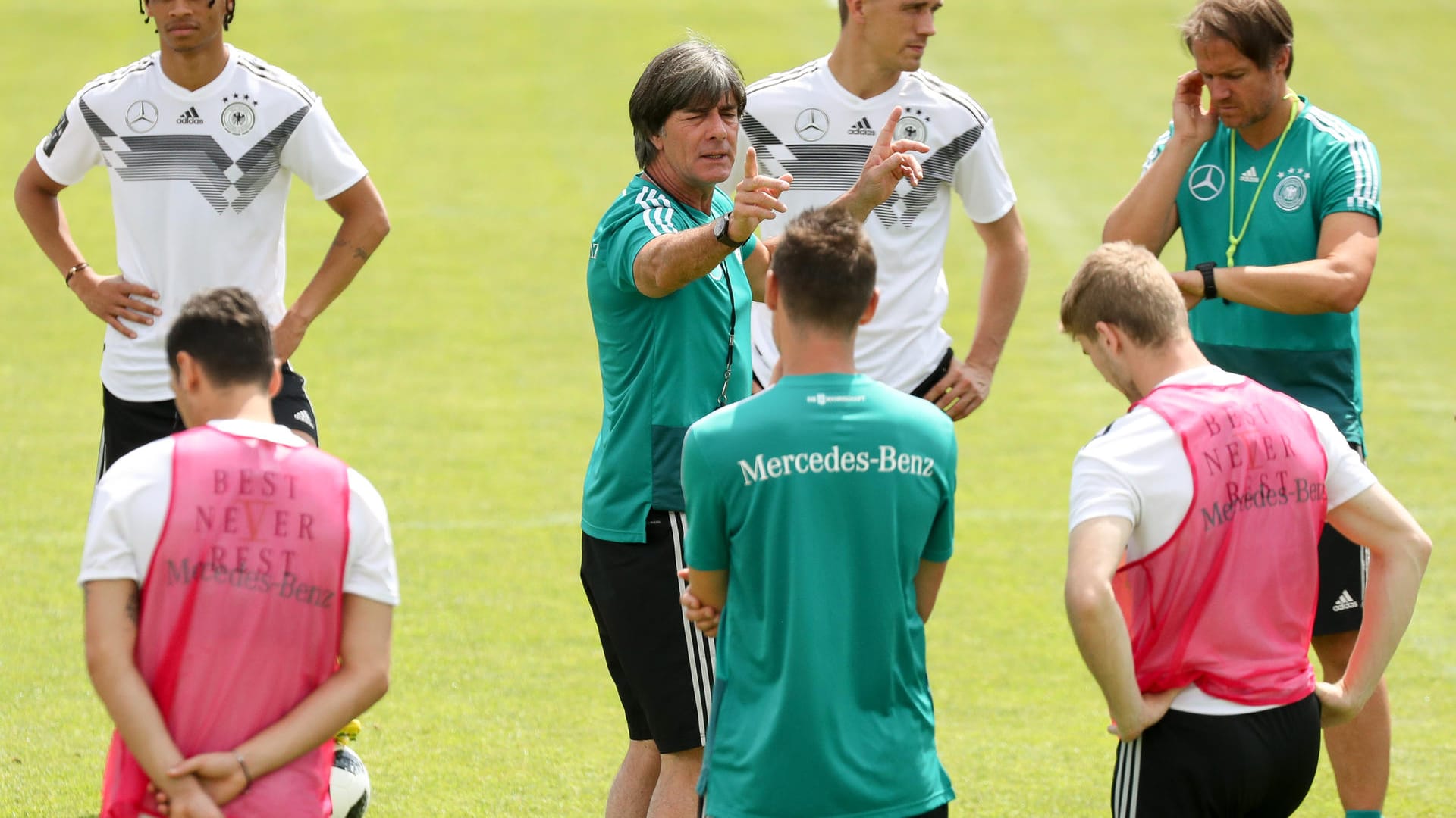 Joachim Löw mit Nationalspielern