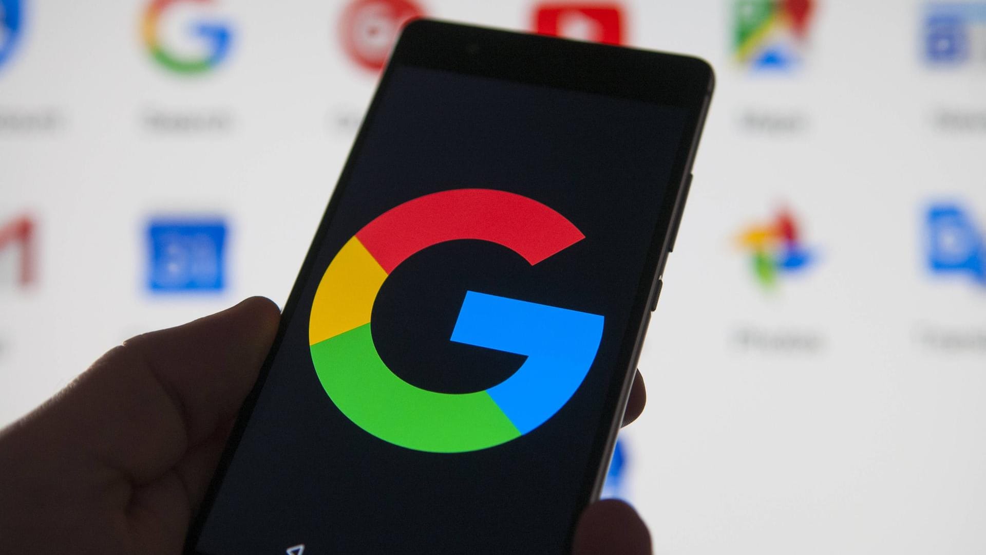 Google-Logo auf einem Android-Smartphone: Laut einem Bericht soll Google Pay in Deutschland starten. Google-Logo auf einem Android-Smartphone: Laut einem Bericht soll Google Pay in Deutschland starten.