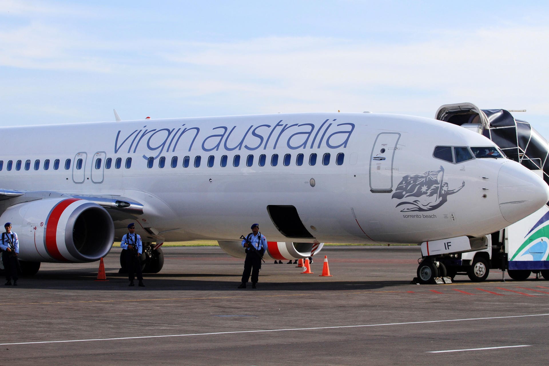 Flugzeug der Fluggesellschaft "virgin australia": Flugzeug muss Zwischenstopp einlegen, weil eine Frau drohte, Menschen umzubringen.