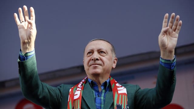 Nach dem Putschversuch im Juli 2016 hatte der türkische Präsident Erdogan den Ausnahmezustand verhängt, der bis heute andauert.