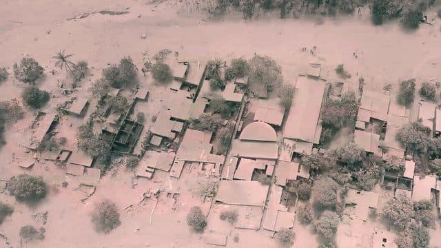 Der Ort Escuintla in Guatemala ist nach dem heftigen Ausbruch des Volcán de Fuego (Feuervulkan) von einer Ascheschicht bedeckt. Der Ort Escuintla in Guatemala ist nach dem heftigen Ausbruch des Volcán de Fuego (Feuervulkan) von einer Ascheschicht bedeckt.