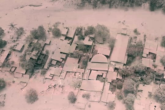 Der Ort Escuintla in Guatemala ist nach dem heftigen Ausbruch des Volcán de Fuego (Feuervulkan) von einer Ascheschicht bedeckt.
