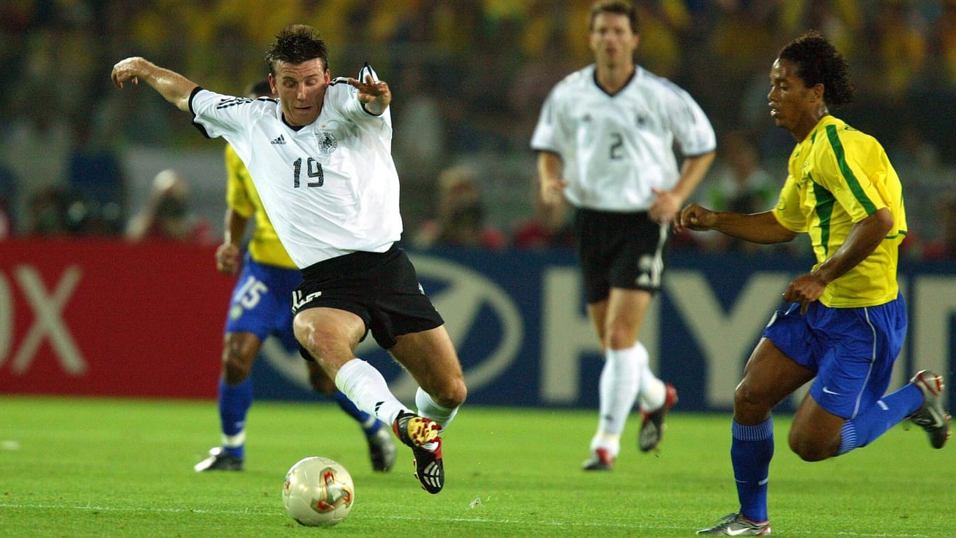 WM-Finale 2002: Schneider (li.) gegen Ronaldinho.