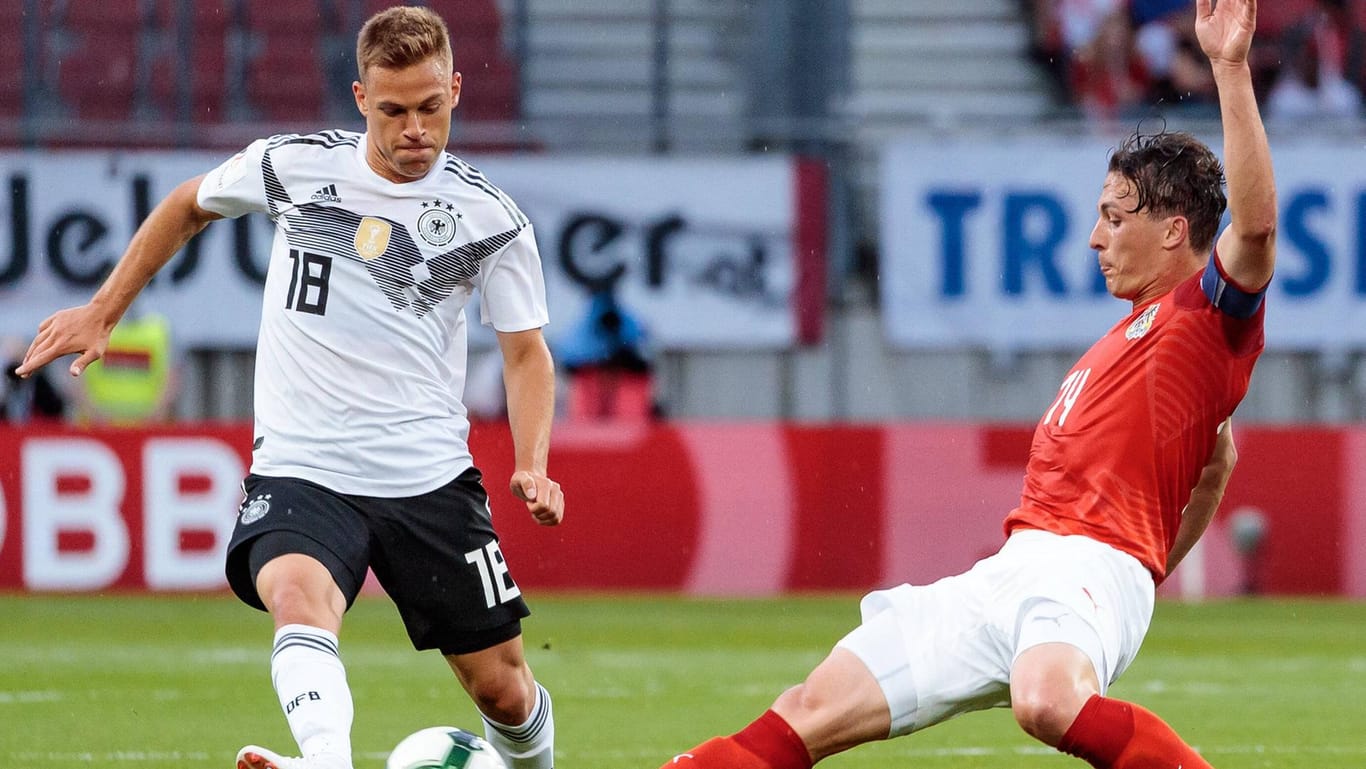 Kimmich (li.) im Spiel gegen Österreich: Schneider vergleicht den Bayern-Youngster mit sich selbst.