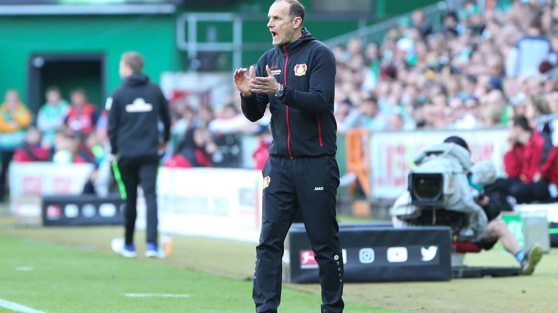 Bayer-Trainer Heiko Herrlich: Schneider ist beeindruckt vom Erfolg des neuen Coaches.