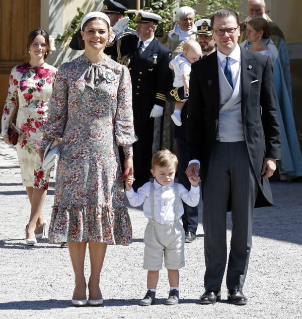 Prinzessin Victoria mit Sohn Oscar und Ehemann Daniel: Tochter Estelle war aufgrund von Krankheit nicht dabei.