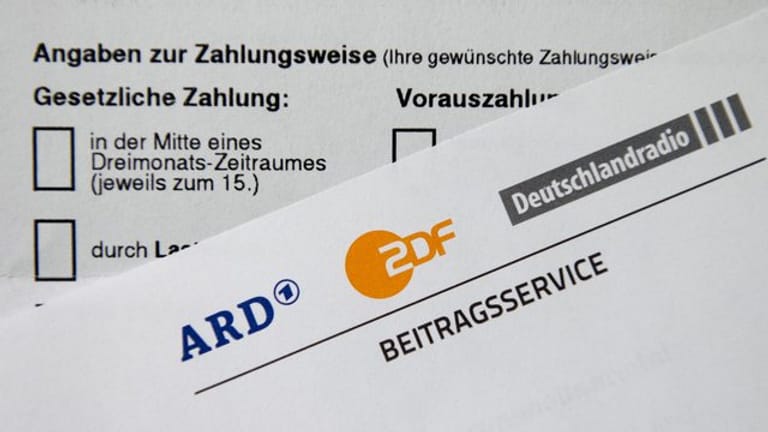 Gegenwärtig wird der Finanzbedarf von ARD, ZDF und Deutschlandradio von der unabhängigen Expertenkommission KEF ermittelt und den Länderchefs vorgeschlagen.