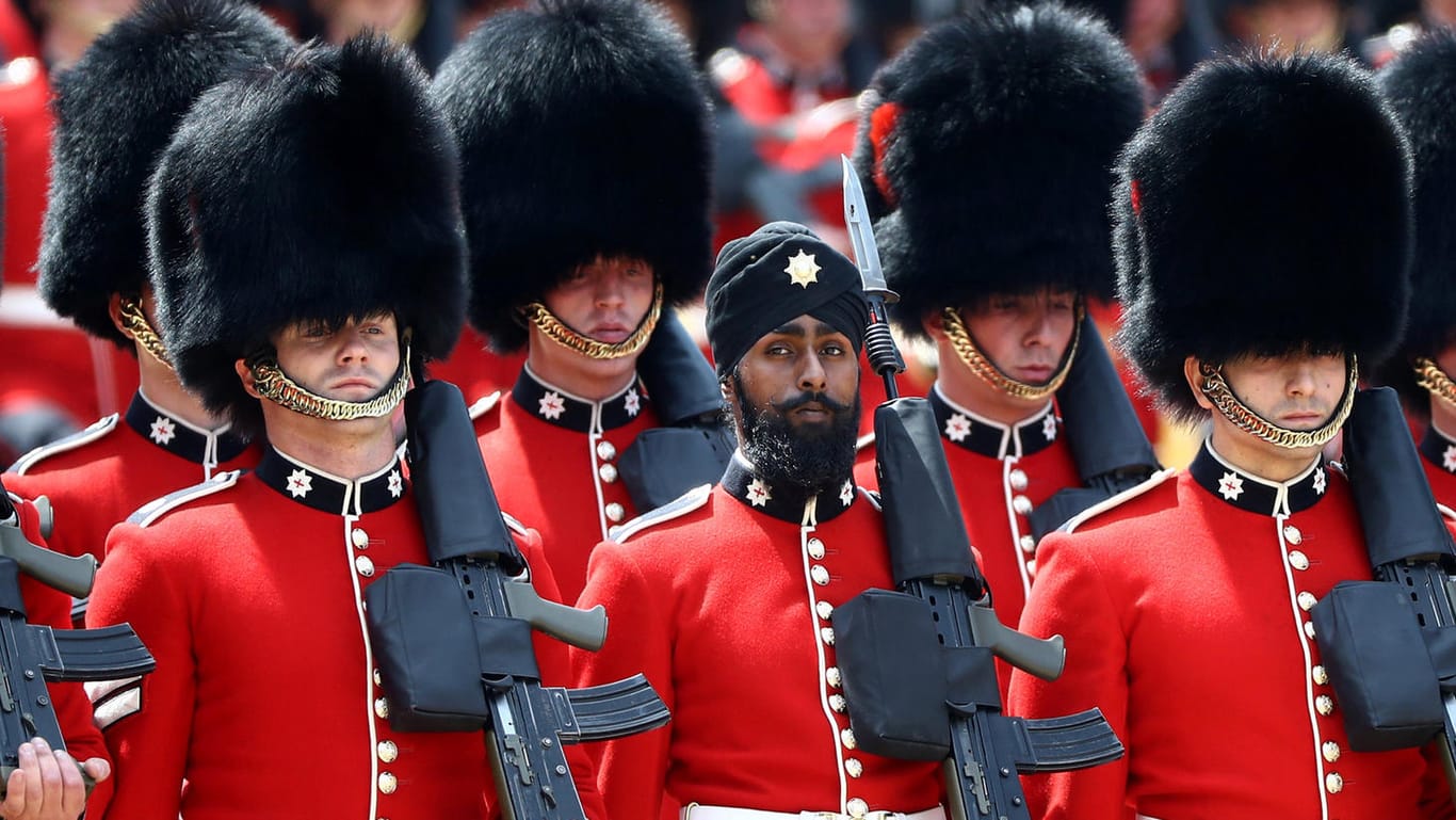 Charanpreet Singh Lall: Er trug als einziger Soldat keine Bärenfell-Hut.