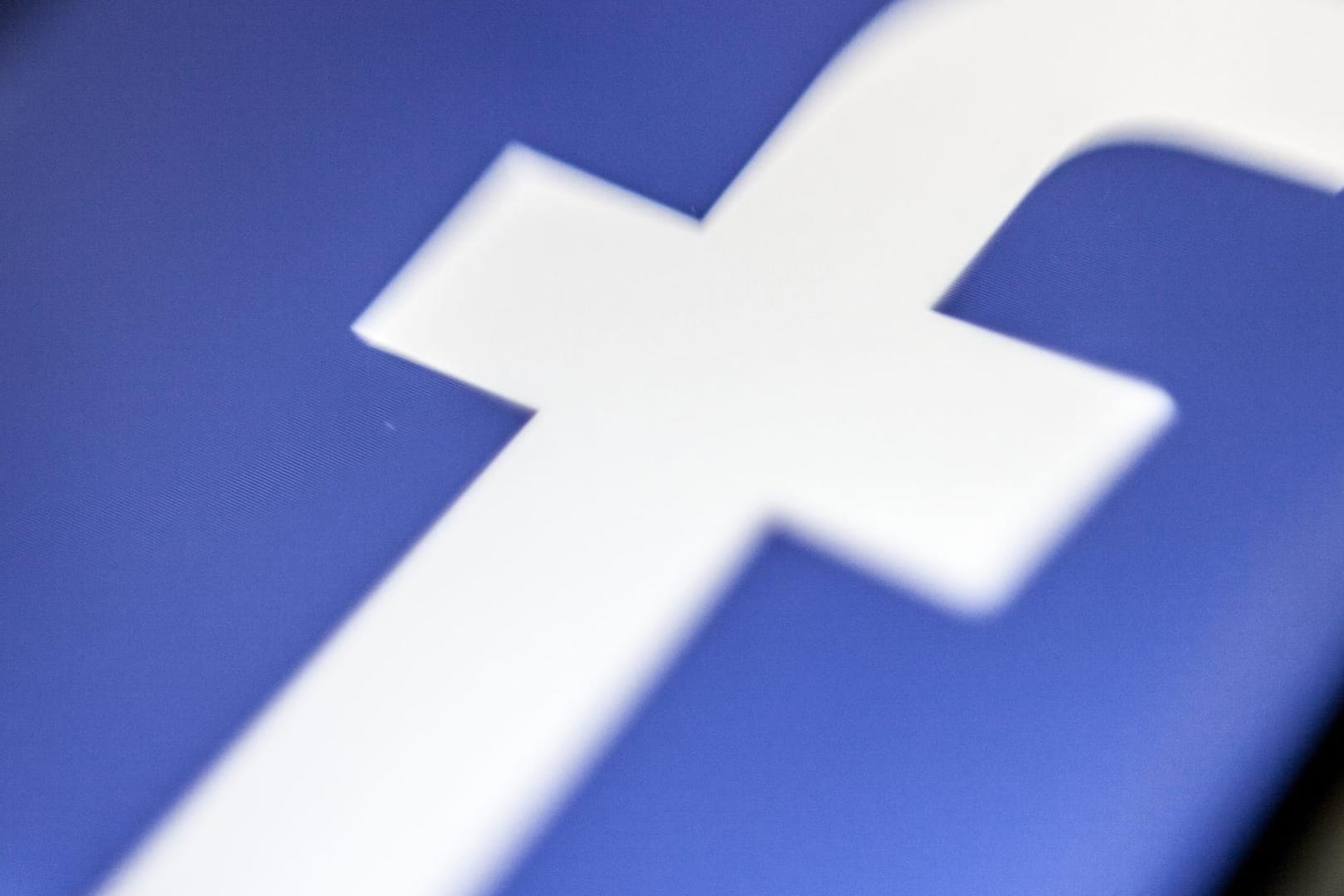 Logo von Facebook: Das soziale Netzwerk gewährte Partnerfirmen länger Zugriff auf Daten von Freunden von Nutzern.