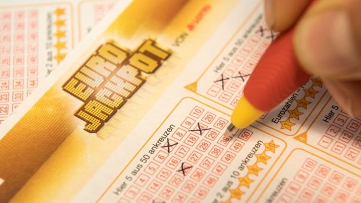 Eurojackpot-Lotterieschein: Ein deutscher Spieler hat knapp 4,7 Millionen Euro gewonnen.