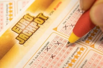 Eurojackpot-Lotterieschein: Ein deutscher Spieler hat knapp 4,7 Millionen Euro gewonnen.