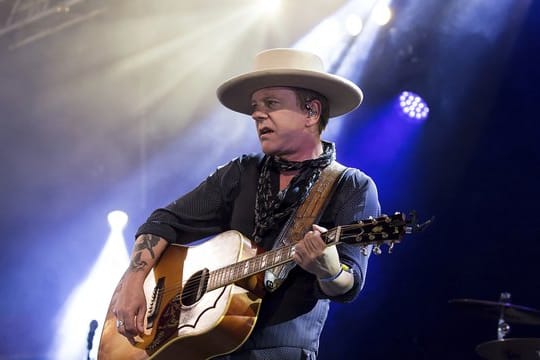 Kiefer Sutherland macht auch Musik.