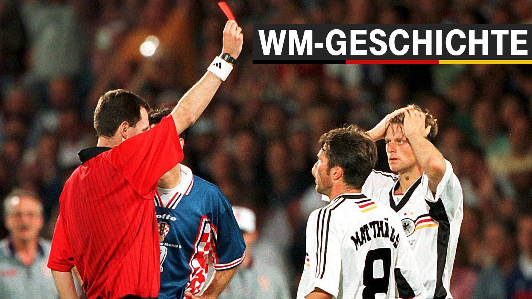 Christian Wörns (r.) kann es nicht fassen: Schiedsrichter Rune Petersen zeigt ihm im WM-Viertelfinale 1998 gegen Kroatien Rot. Deutschland verliert daraufhin mit 0:3 und scheidet aus dem Turnier aus.