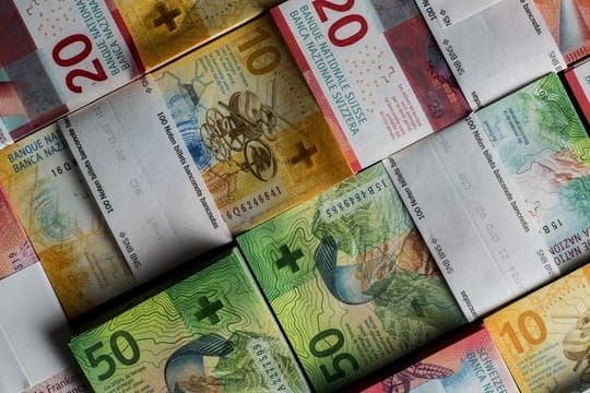 Die Vollgeldinitiative sollte der Nationalbank die Geldschöpfung vorbehalten und Spareinlagen sicherer machen.