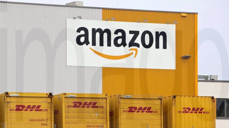 Amazon Logo: Logistikzentrum in Dortmund auf dem Gelände der ehemaligen Westfalenhuette.