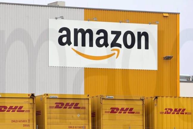 Amazon Logo: Logistikzentrum in Dortmund auf dem Gelände der ehemaligen Westfalenhuette.