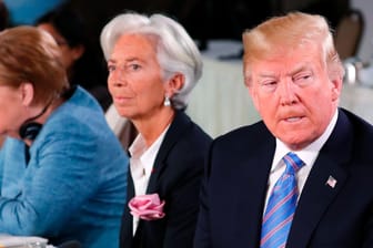 Launisch und unberechenbar: US-Präsident Trump beim G7-Gipfel in Kanada, neben ihm IWF-Chefin Lagarde (Mitte) und Kanzlerin Merkel.