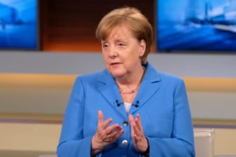 Angela Merkel zu Gast in der ARD-Sendung Anne Will: Die Bundeskanzlerin hat die beiden Nationalspieler Mesut Özil und Ilkay Gündogan in Schutz genommen.