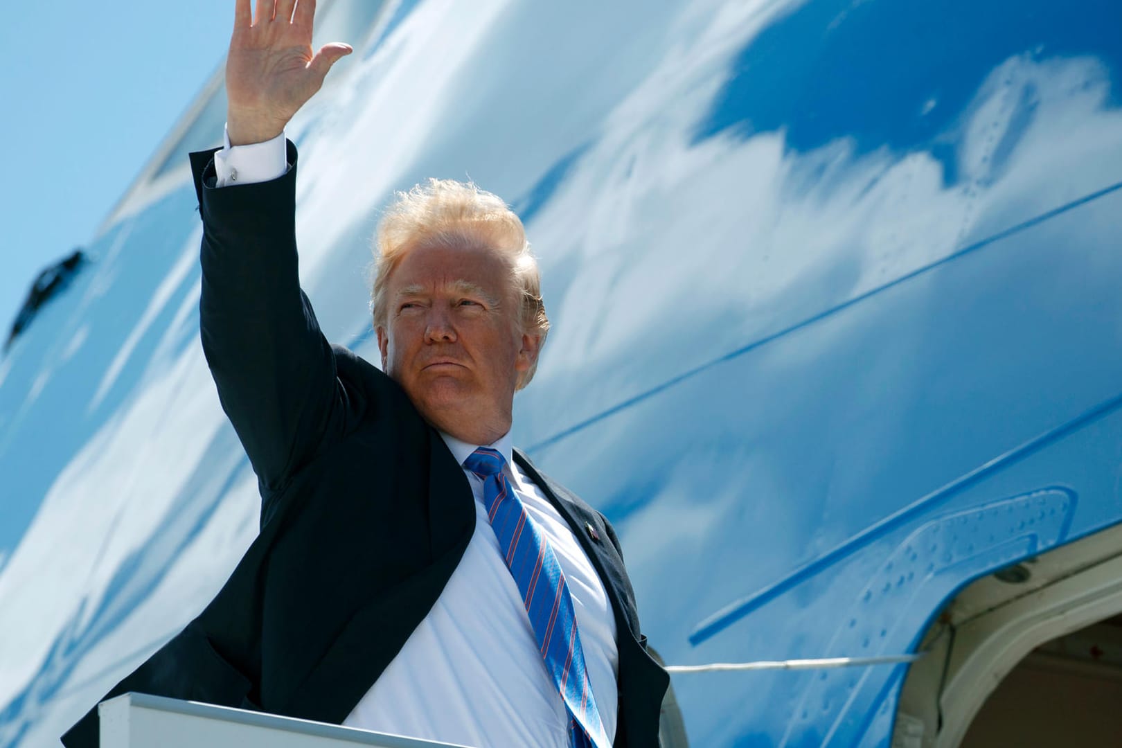 Donald Trump fliegt nach Singapur: Der US-Präsident trifft am Dienstag den nordkoreanischen Machthaber Kim.