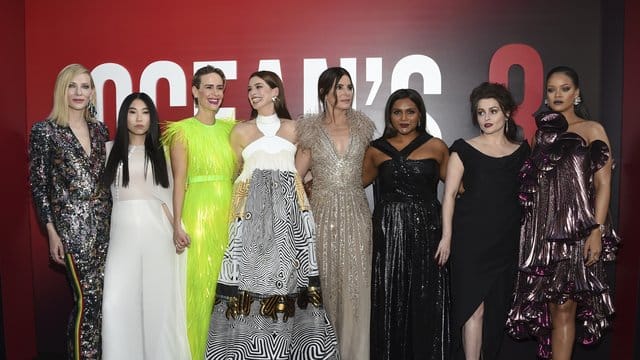 Cate Blanchett (l-r), Awkwafina, Sarah Paulson, Anne Hathaway, Sandra Bullock, Mindy Kaling, Helena Bonham Carter und Rihanna bei der Weltpremiere von "Ocean's 8" in New York.