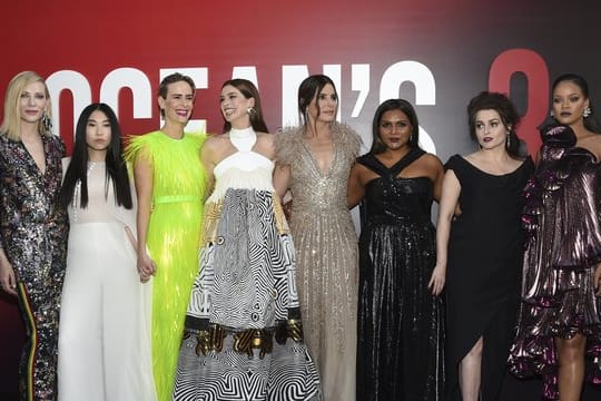 Cate Blanchett (l-r), Awkwafina, Sarah Paulson, Anne Hathaway, Sandra Bullock, Mindy Kaling, Helena Bonham Carter und Rihanna bei der Weltpremiere von "Ocean's 8" in New York.