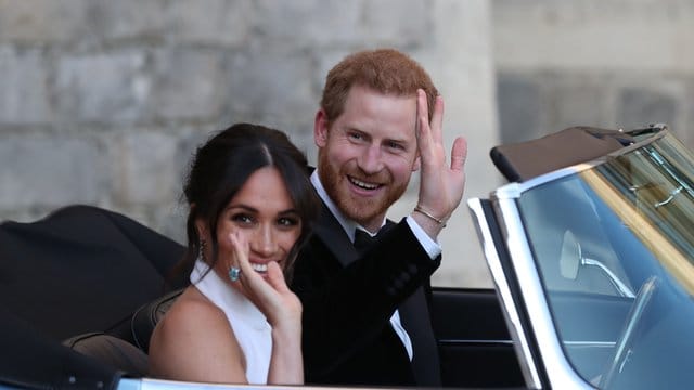 Der britische Prinz Harry und seine Frau Meghan besuchen die Welt.