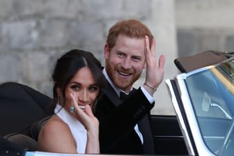 Der britische Prinz Harry und seine Frau Meghan besuchen die Welt.