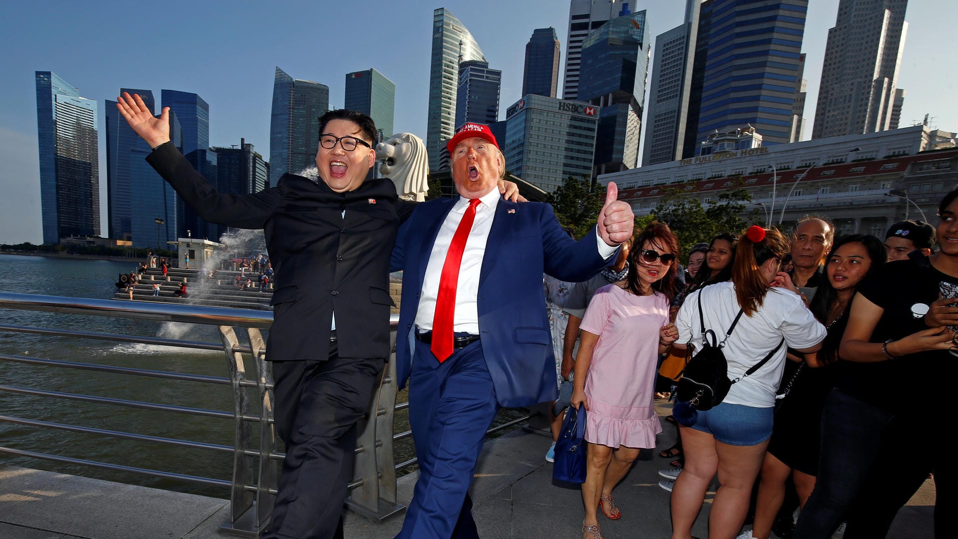 Doppelgänger: Howard (li.) und Dennis Alan (re.) posieren als Donald Trump und Kim Jong Un in Singapur.