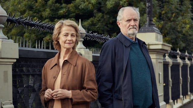 Überzeugende Darsteller: Jim Broadbent als Tony Webster und Charlotte Rampling als Veronica Ford.