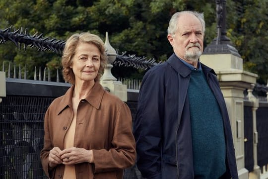 Überzeugende Darsteller: Jim Broadbent als Tony Webster und Charlotte Rampling als Veronica Ford.