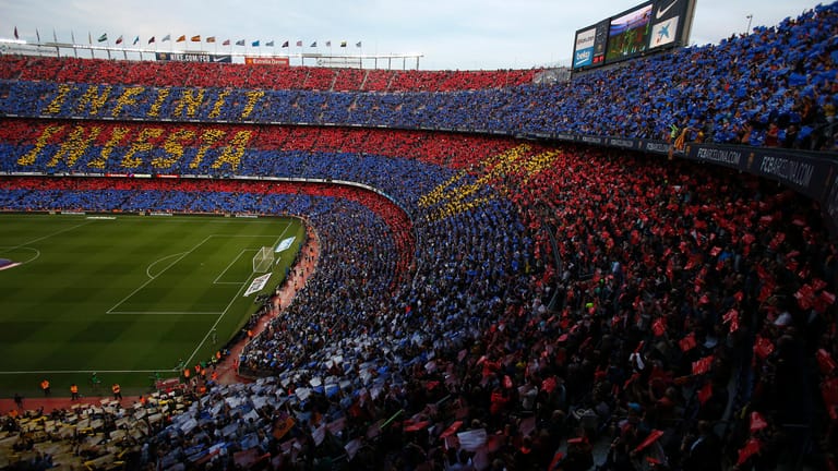 Fankurve des FC Barcelona bei einem Spiel der spanischen Liga: Der Verband soll seine Fans per App belauscht haben.