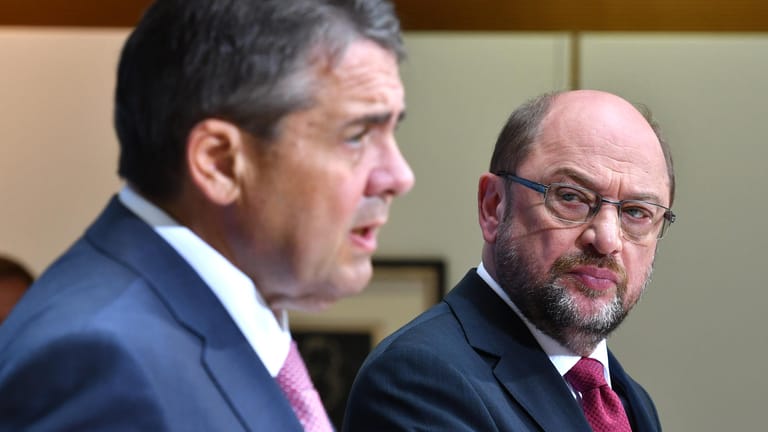 Schulz, Gabriel: Die späte Kür von Schulz als Kanzlerkandidat machen die Autoren als eine Ursache des Debakels aus.