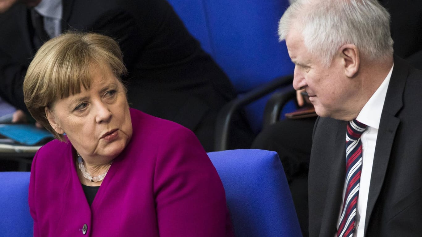 Angela Merkel und Horst Seehofer: Zwischen der Bundeskanzlerin und dem Bundesinnenminister herrscht Dissens um den Asylplan.