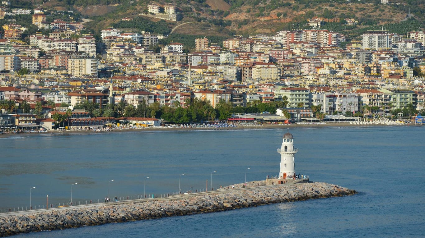 Alanya: Im Meer vor der türkischen Touristenmetropole ist laut einem Medienbericht eine deutsche Touristin tot geborgen worden.