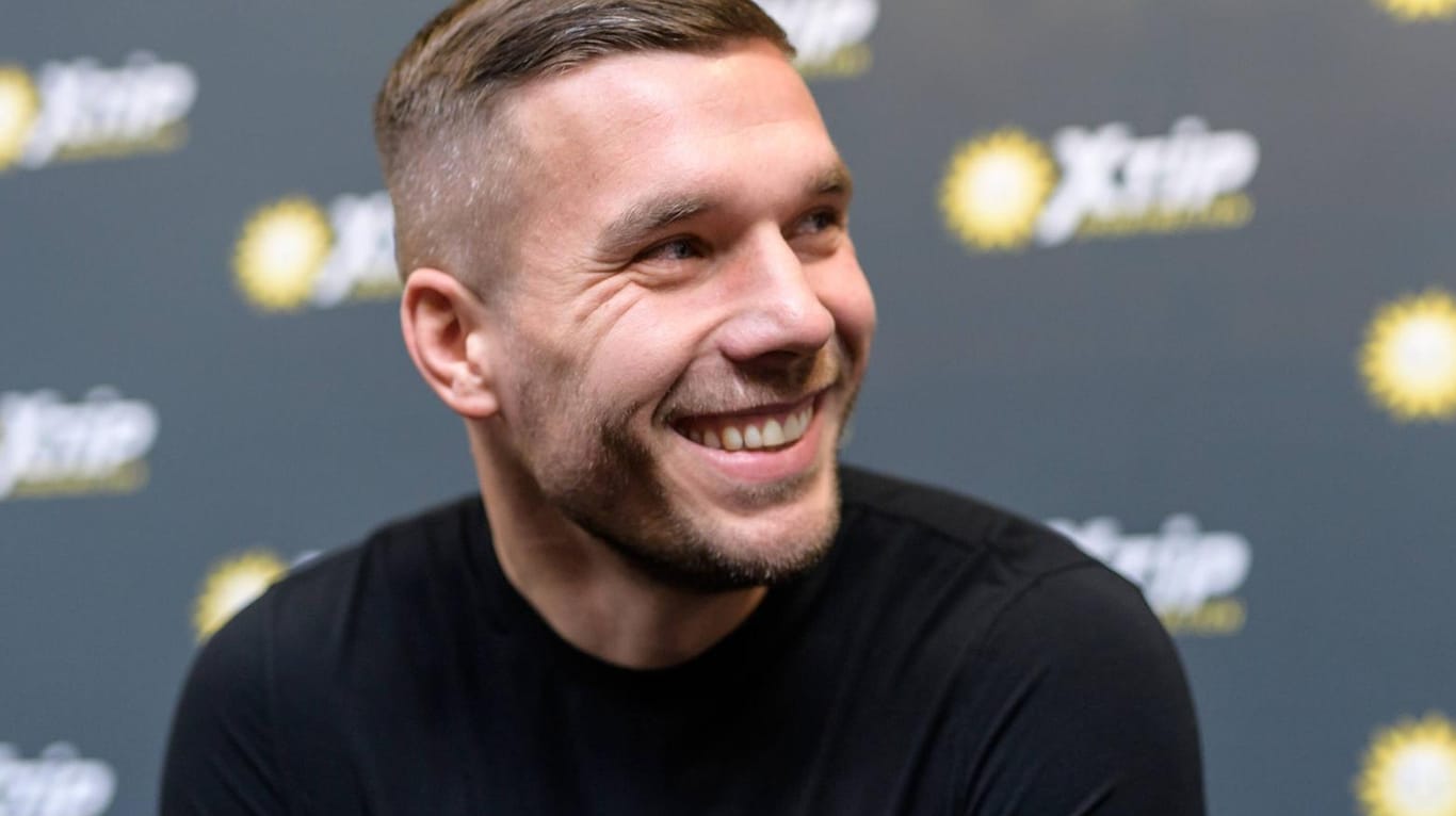 Lukas Podolski: Zum siebten Hochzeitstag hat er rührende Worte an seine Ehefrau Monika verfasst.