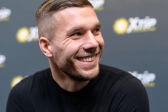 Lukas Podolski: Zum siebten Hochzeitstag hat er rührende Worte an seine Ehefrau Monika verfasst.