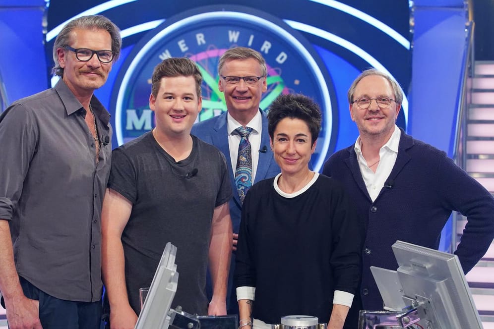 "Wer wird Millionär?": Günther Jauch mit Götz Otto, Chris Tall, Dunja Hayali und Olli Dittrich.