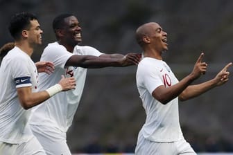 Portugals João Mario (r) will auch gegen die Spanier jubeln.