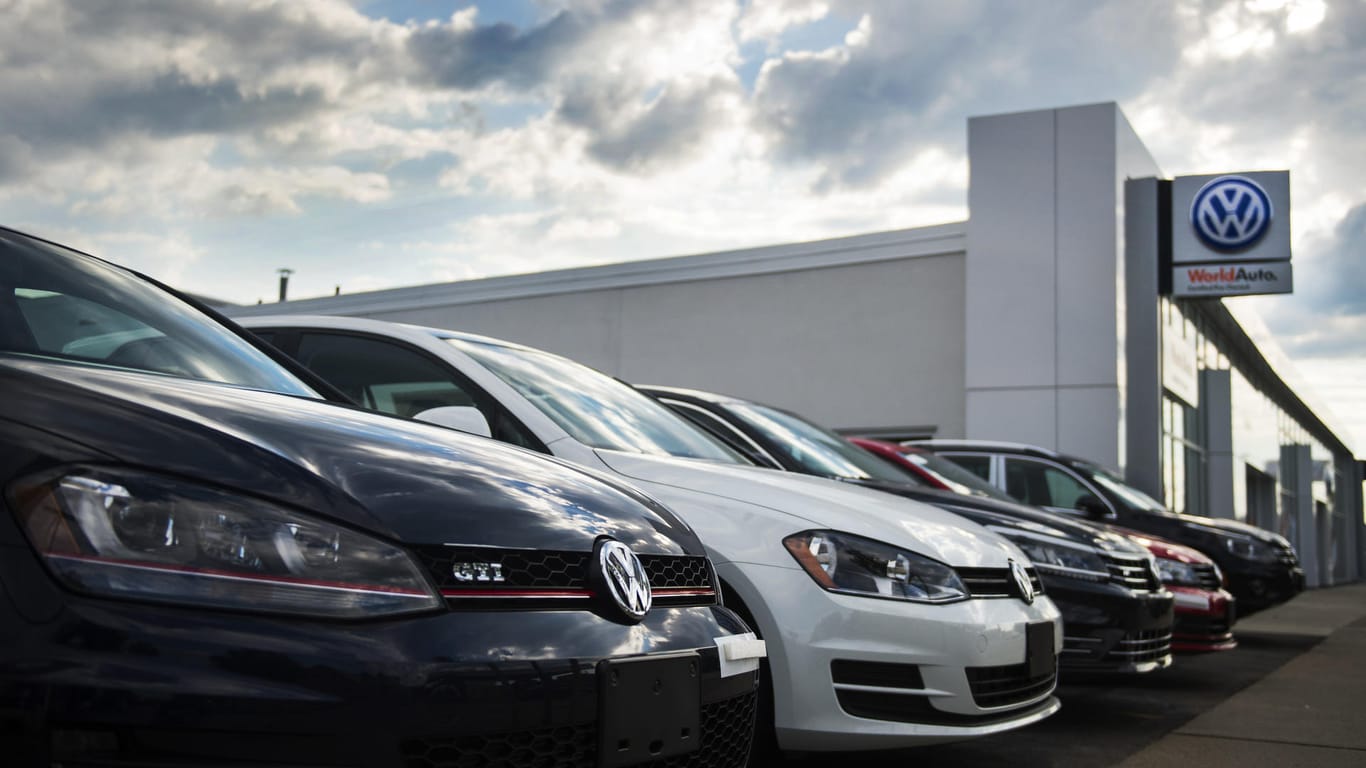 Verschiedene Modelle eines VW-Händlers: Der Konzern verhinderte bislang erfolgreich bindende Entscheidungen von Oberlandesgerichten.