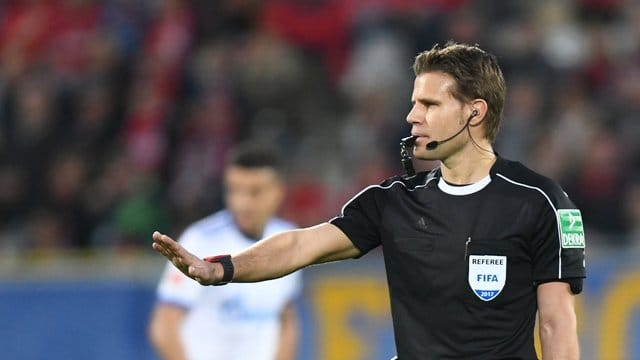 Schiedsrichter Felix Brych darf auch bei der WM in Russland zur Pfeife greifen.