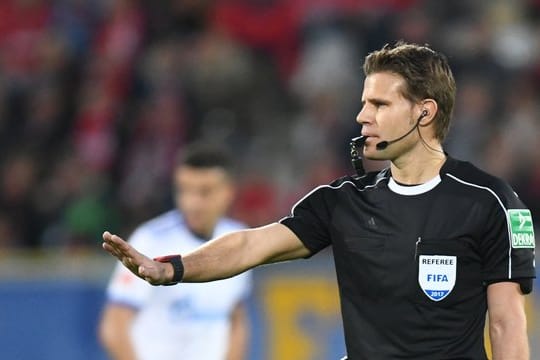 Schiedsrichter Felix Brych darf auch bei der WM in Russland zur Pfeife greifen.