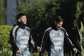 Zwei, die sich mögen: Sergio Agüero (l) und Lionel Messi.