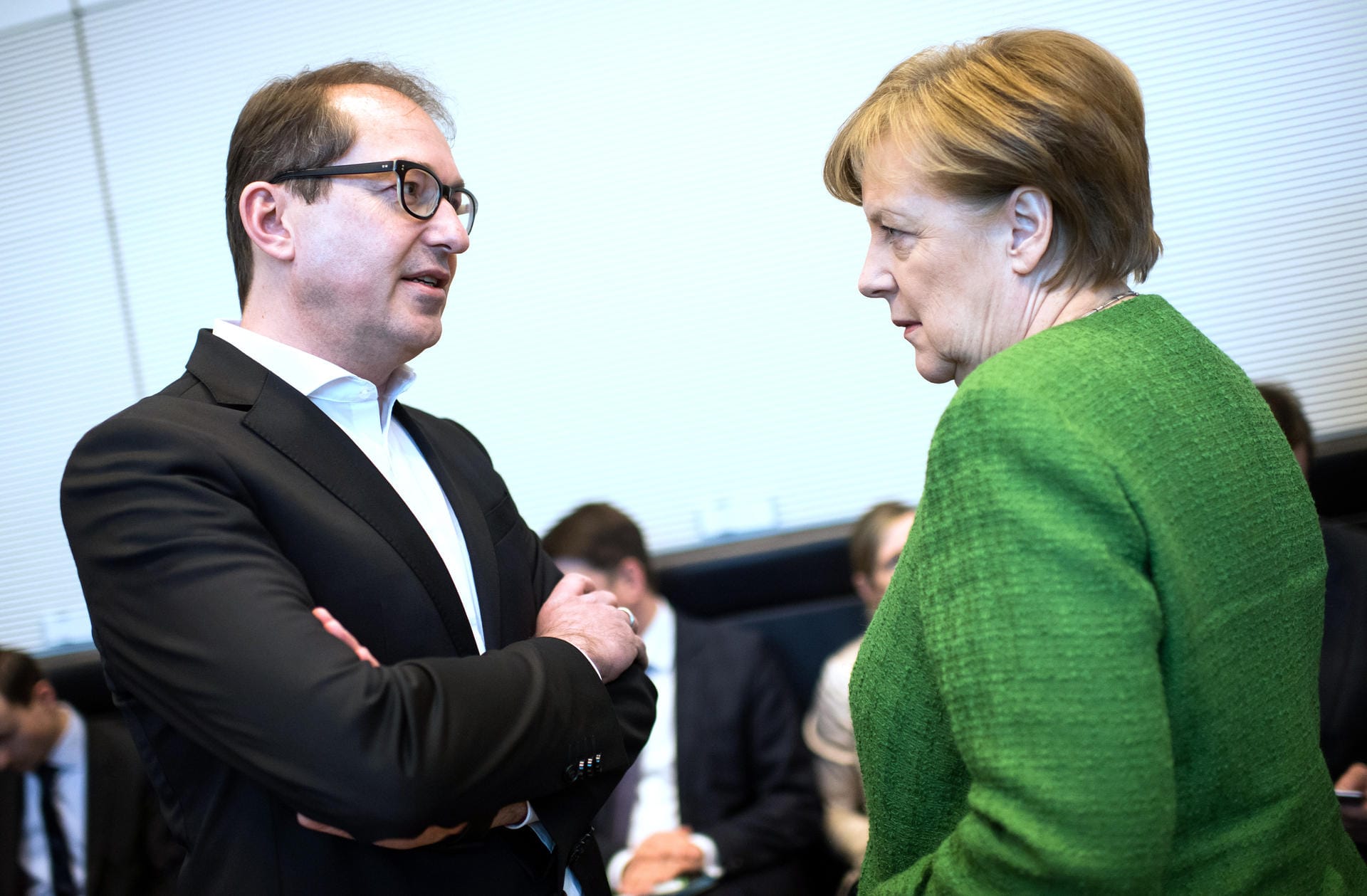 Dobrindt, Merkel: Der CSU-Landesgruppenchef verteidigt Seehofers Plan vehement.