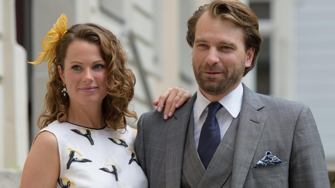 Olivia Rachelle Page und Prinz Georg-Constantin von Sachsen-Weimar-Eisenach: Hier bei ihrer standesamtlichen Hochzeit 2015.