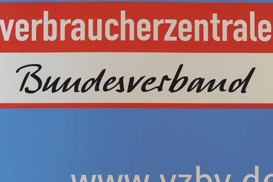 Bei der geplanten Musterfeststellungsklage sollen Verbraucherschutzverbände stellvertretend für die Verbraucher vor Gericht ziehen.