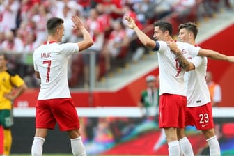 Erzielte zwei Treffer bei der polnischen WM-Generalprobe: Bayern-Angreifer Robert Lewandowski (M).