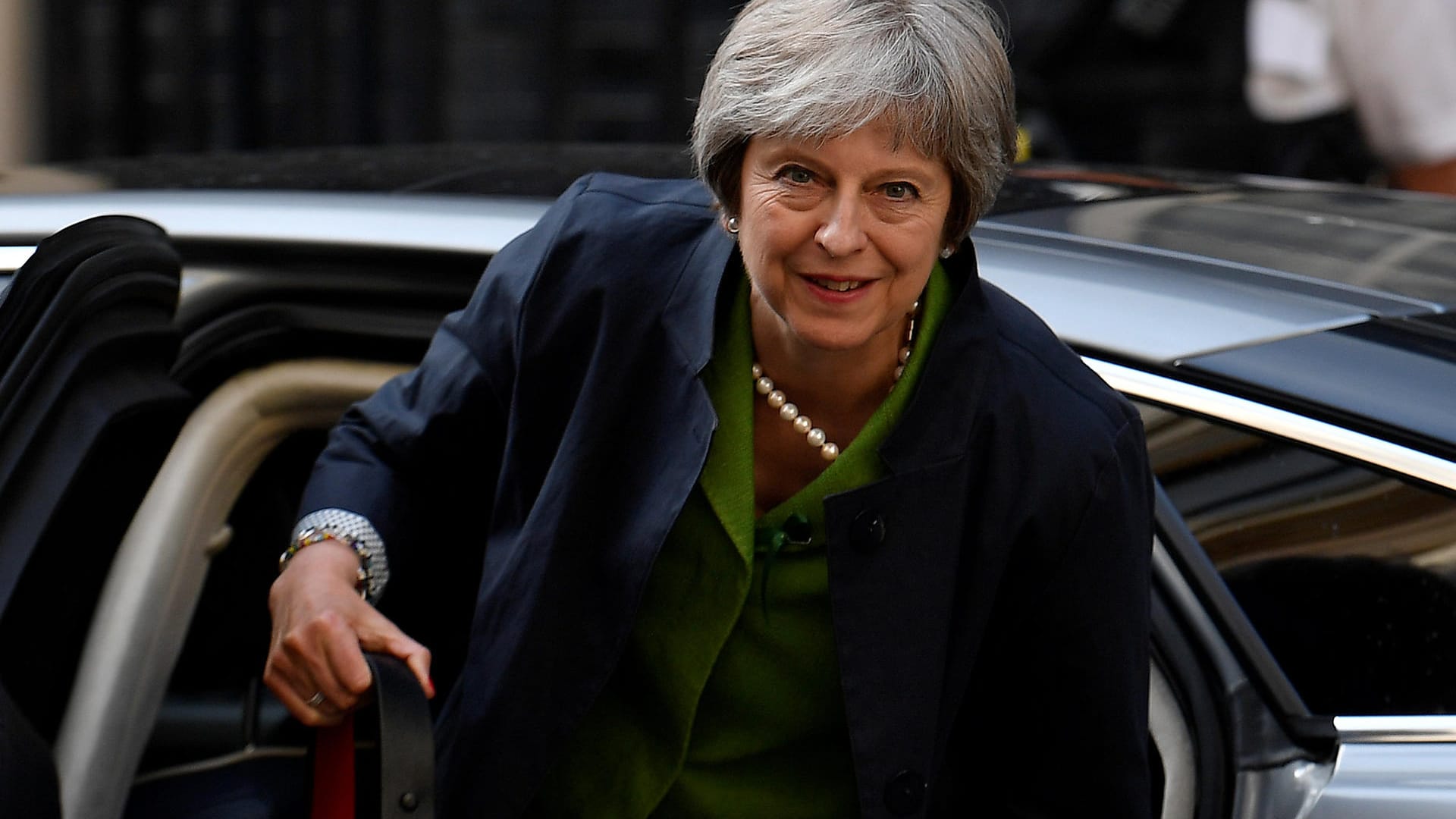 Theresa May: Nur mit Zugeständnissen konnte die Premierministerin am Dienstag eine Rebellion EU-freundlicher Abgeordneter in den eigenen Reihen verhindern.